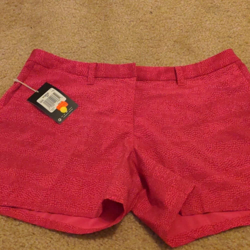 Athletic golf shorts